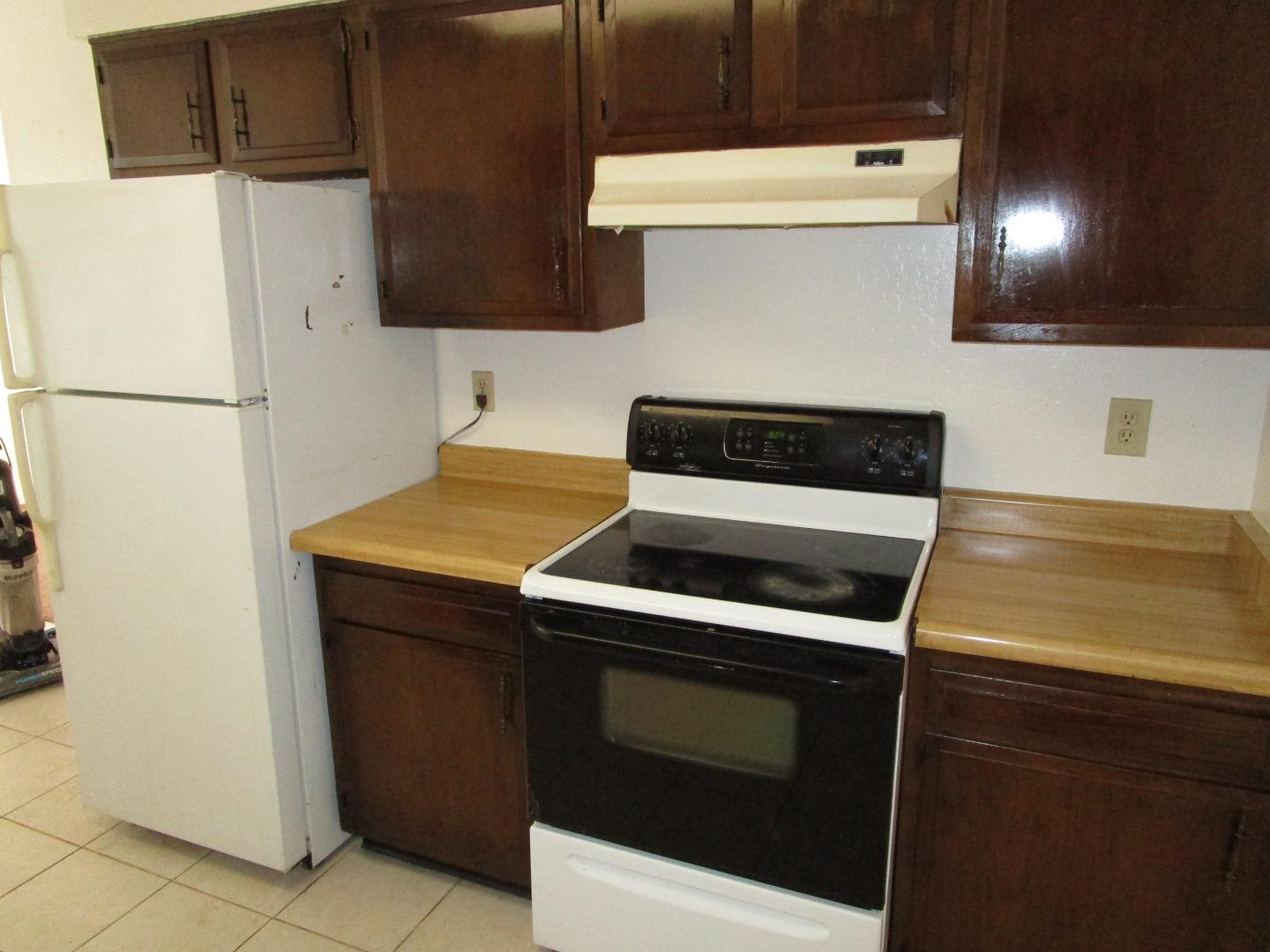 Detail Gallery Image 6 of 18 For 271 Carnoble Dr, Hollister,  CA 95023 - 3 Beds | 2 Baths