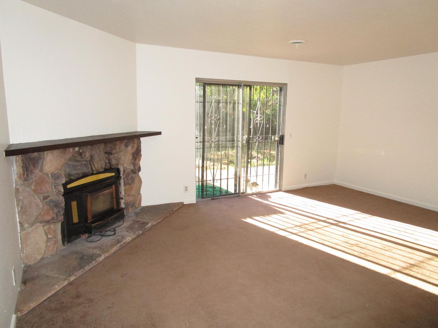 Detail Gallery Image 8 of 18 For 271 Carnoble Dr, Hollister,  CA 95023 - 3 Beds | 2 Baths