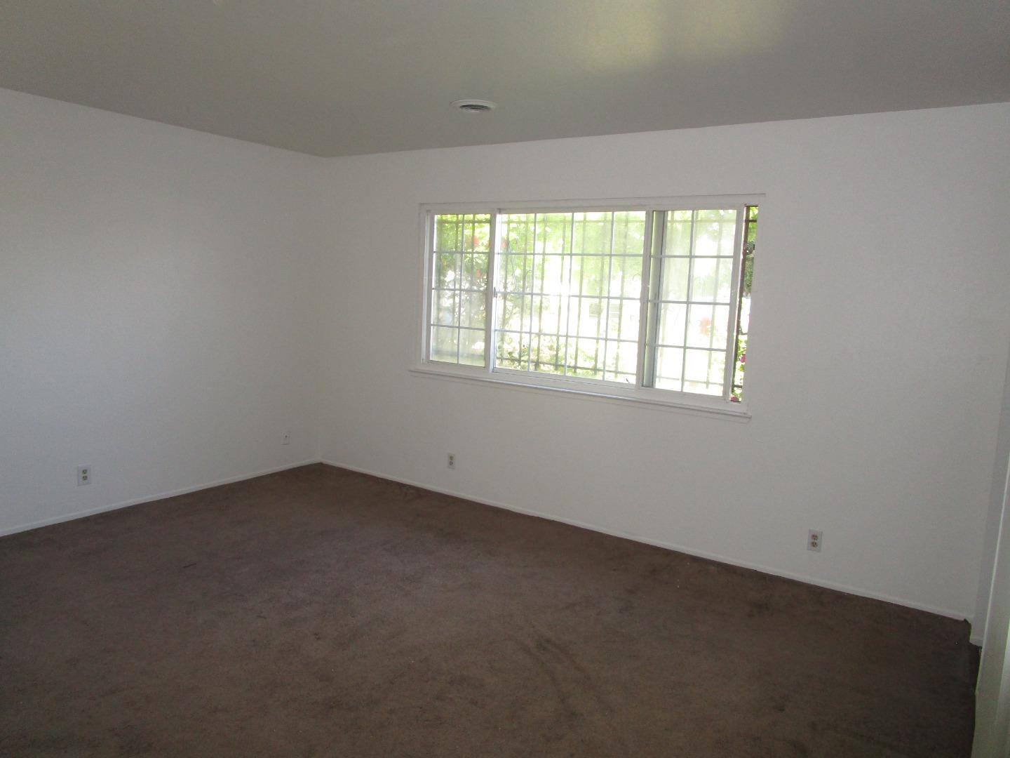 Detail Gallery Image 9 of 18 For 271 Carnoble Dr, Hollister,  CA 95023 - 3 Beds | 2 Baths