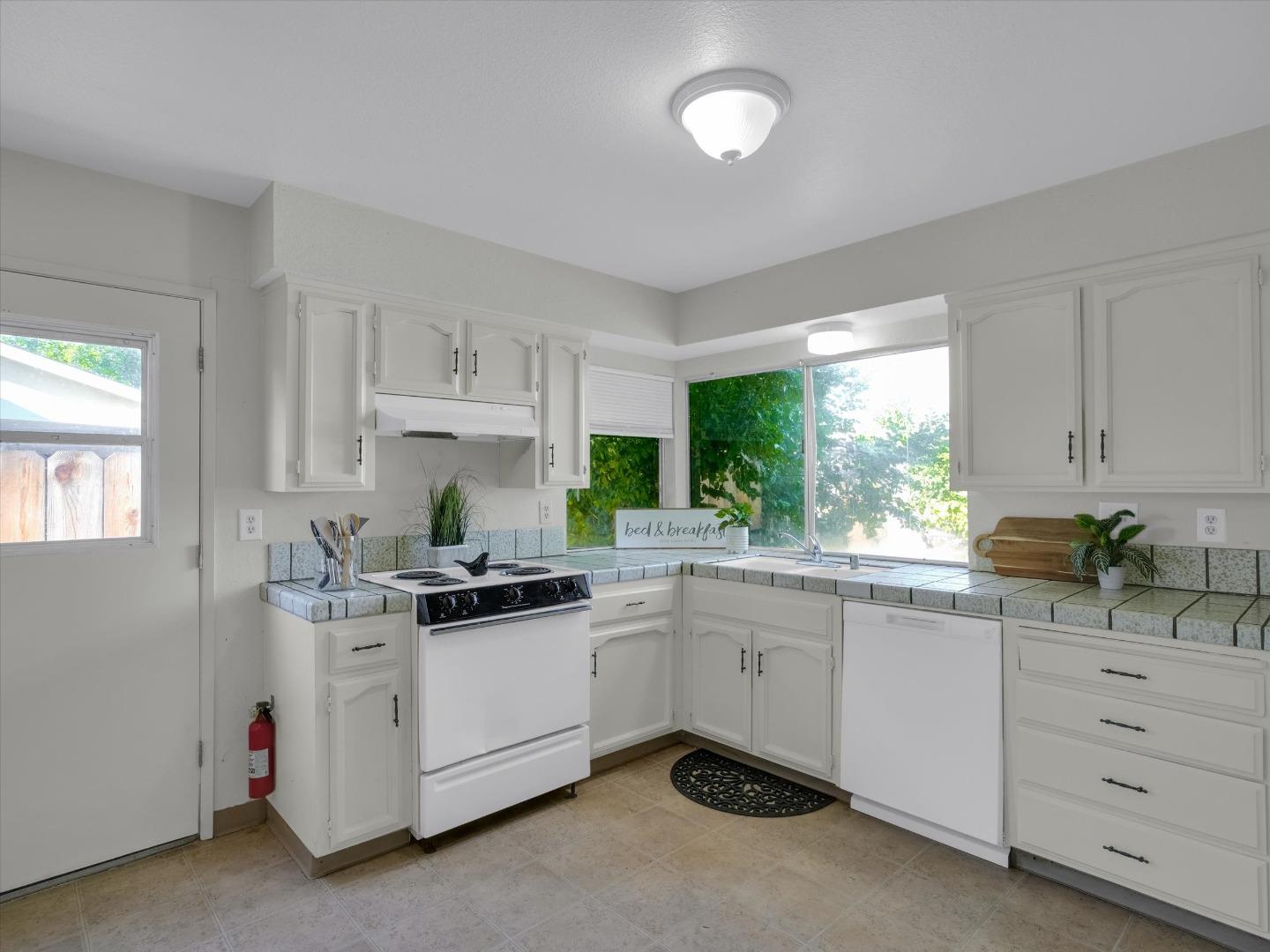 Detail Gallery Image 11 of 32 For 3559 Vernal Ave, Merced,  CA 95340 - 3 Beds | 2 Baths