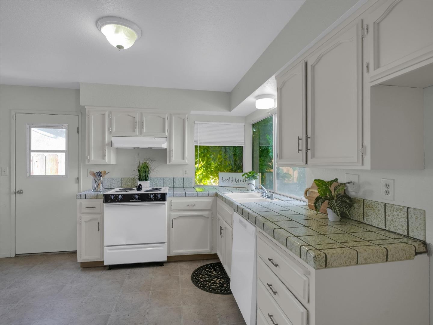 Detail Gallery Image 12 of 32 For 3559 Vernal Ave, Merced,  CA 95340 - 3 Beds | 2 Baths