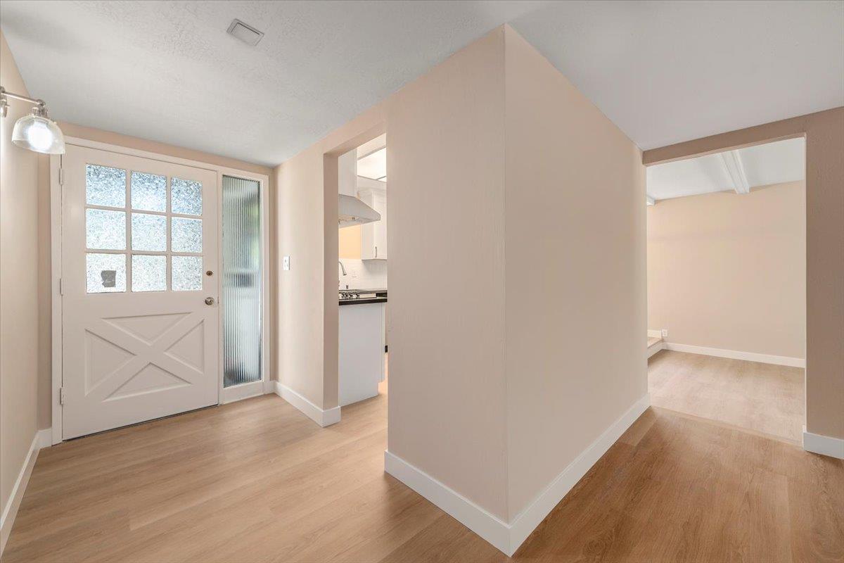 Detail Gallery Image 3 of 27 For 2543 Loomis Dr, San Jose,  CA 95121 - 3 Beds | 2 Baths