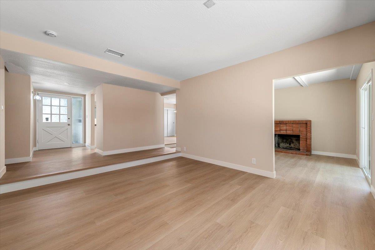 Detail Gallery Image 4 of 27 For 2543 Loomis Dr, San Jose,  CA 95121 - 3 Beds | 2 Baths