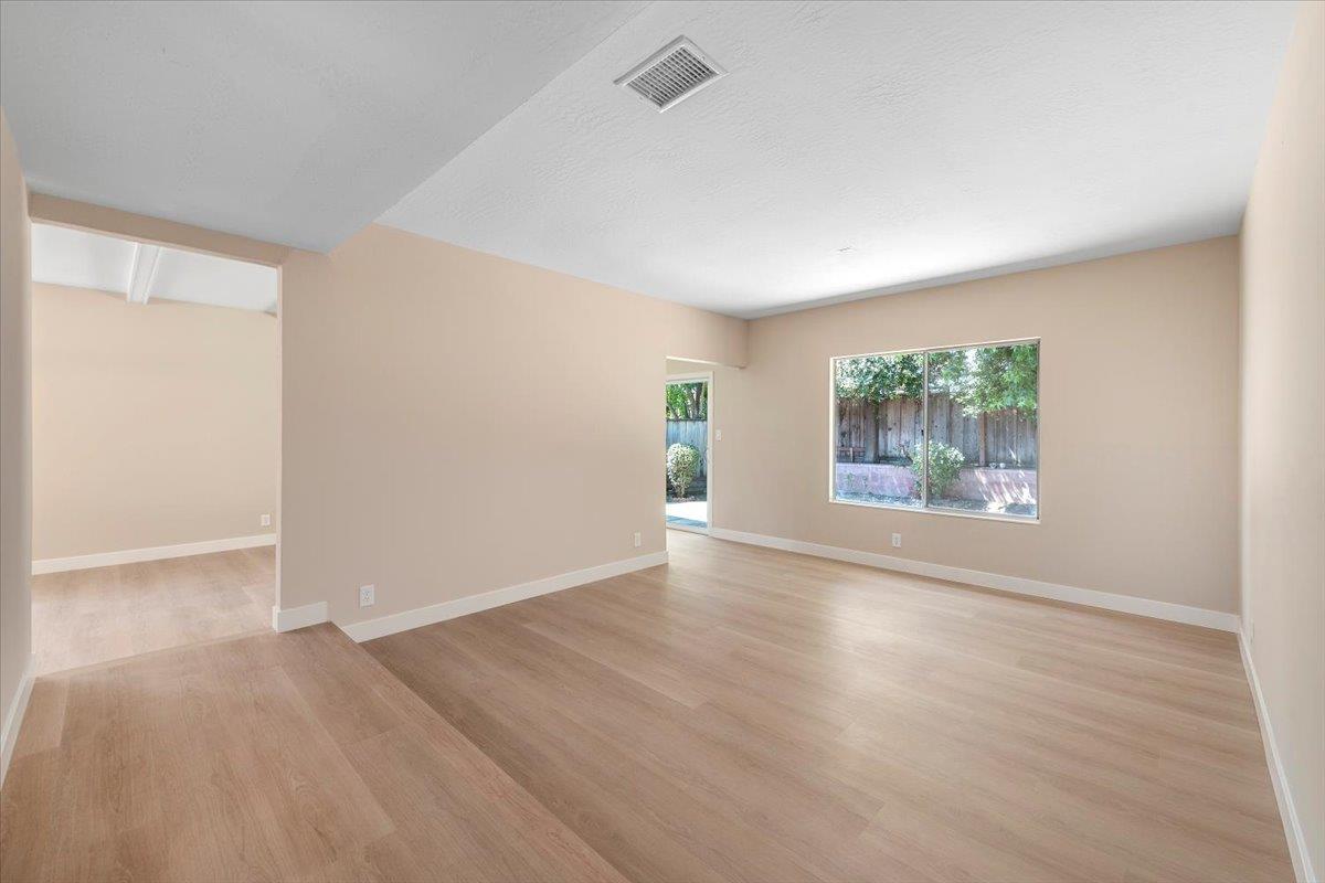 Detail Gallery Image 5 of 27 For 2543 Loomis Dr, San Jose,  CA 95121 - 3 Beds | 2 Baths