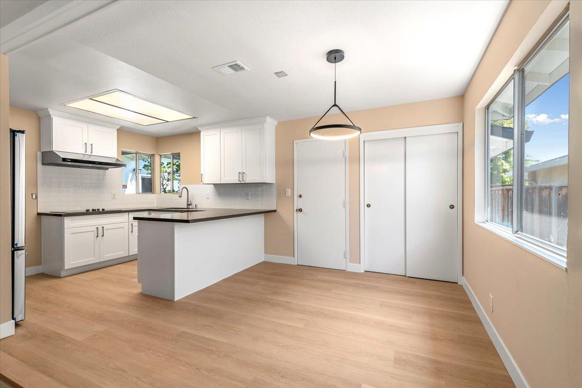 Detail Gallery Image 6 of 27 For 2543 Loomis Dr, San Jose,  CA 95121 - 3 Beds | 2 Baths