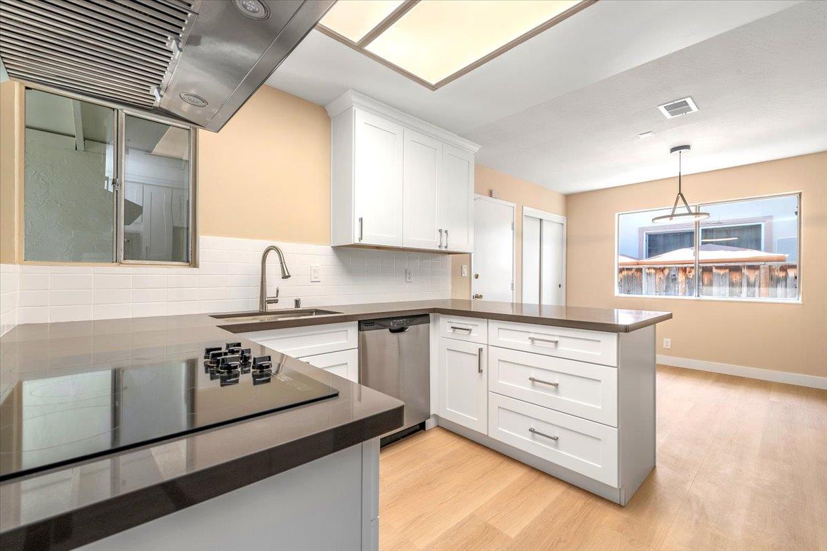 Detail Gallery Image 7 of 27 For 2543 Loomis Dr, San Jose,  CA 95121 - 3 Beds | 2 Baths