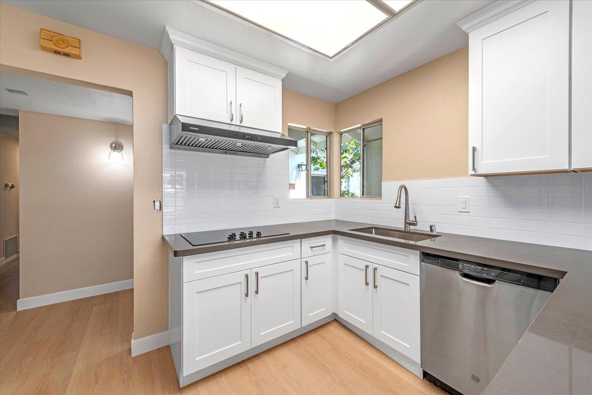 Detail Gallery Image 8 of 27 For 2543 Loomis Dr, San Jose,  CA 95121 - 3 Beds | 2 Baths