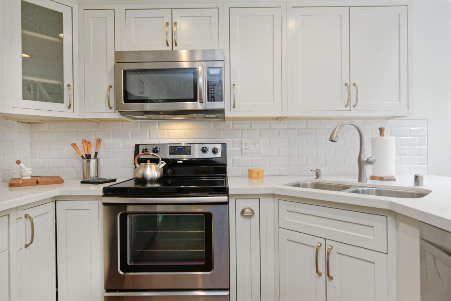 Detail Gallery Image 7 of 30 For 2766 Buena Point Ct, San Jose,  CA 95121 - 2 Beds | 2 Baths