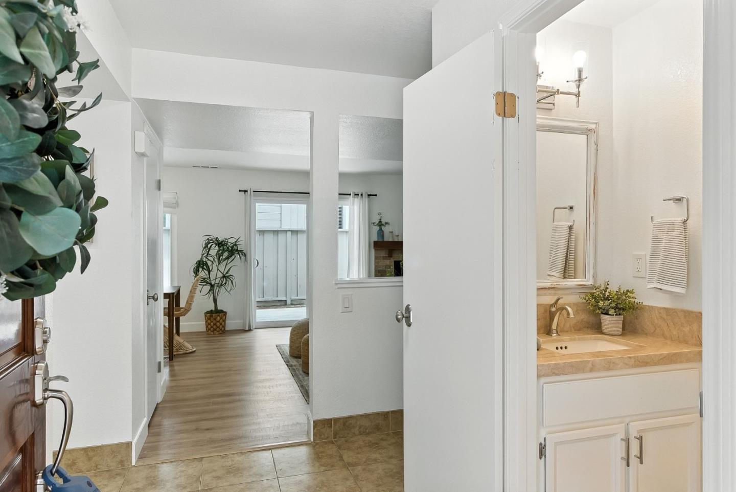 Detail Gallery Image 3 of 32 For 3101 Erin Ln, Santa Cruz,  CA 95065 - 2 Beds | 2/1 Baths