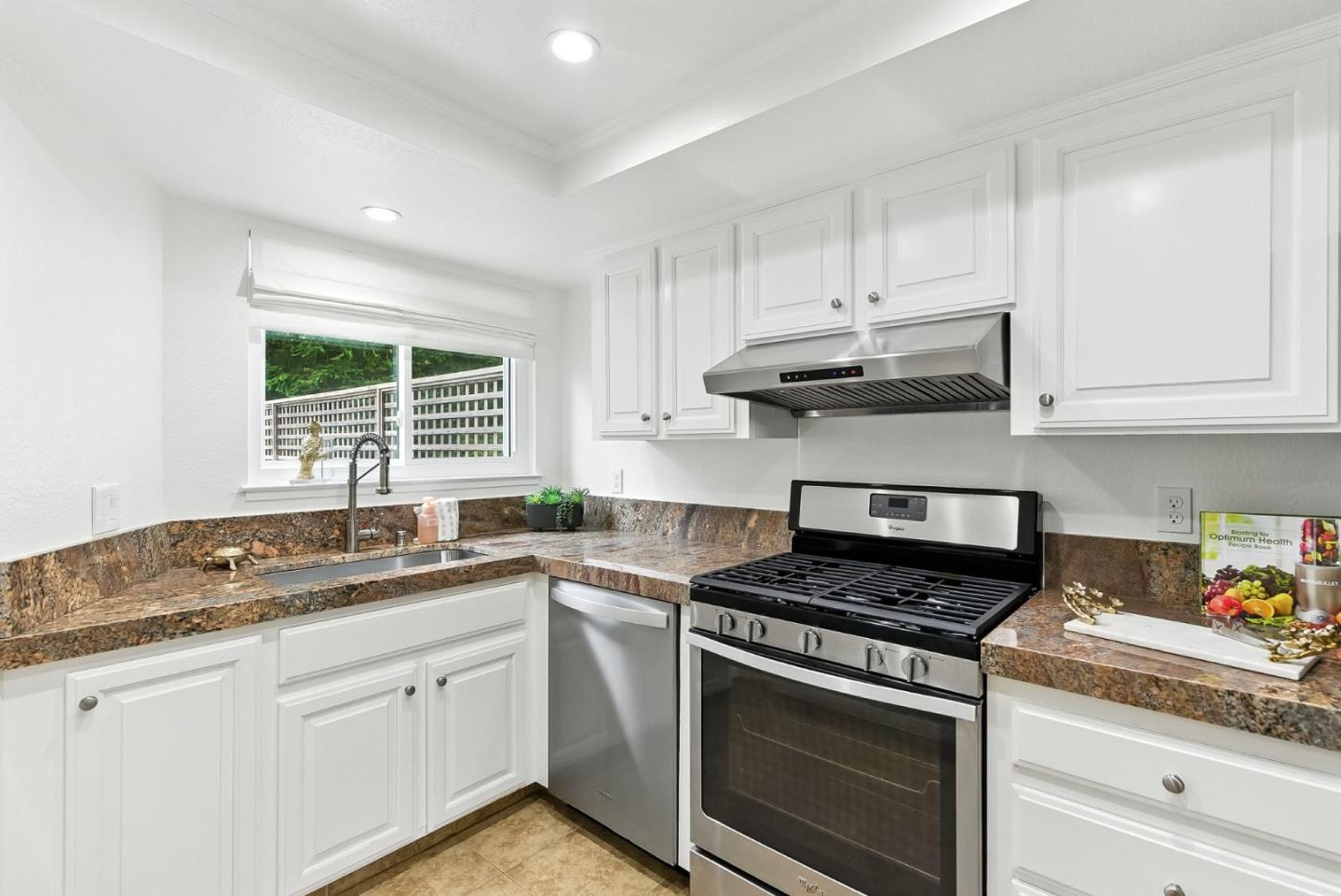 Detail Gallery Image 6 of 32 For 3101 Erin Ln, Santa Cruz,  CA 95065 - 2 Beds | 2/1 Baths