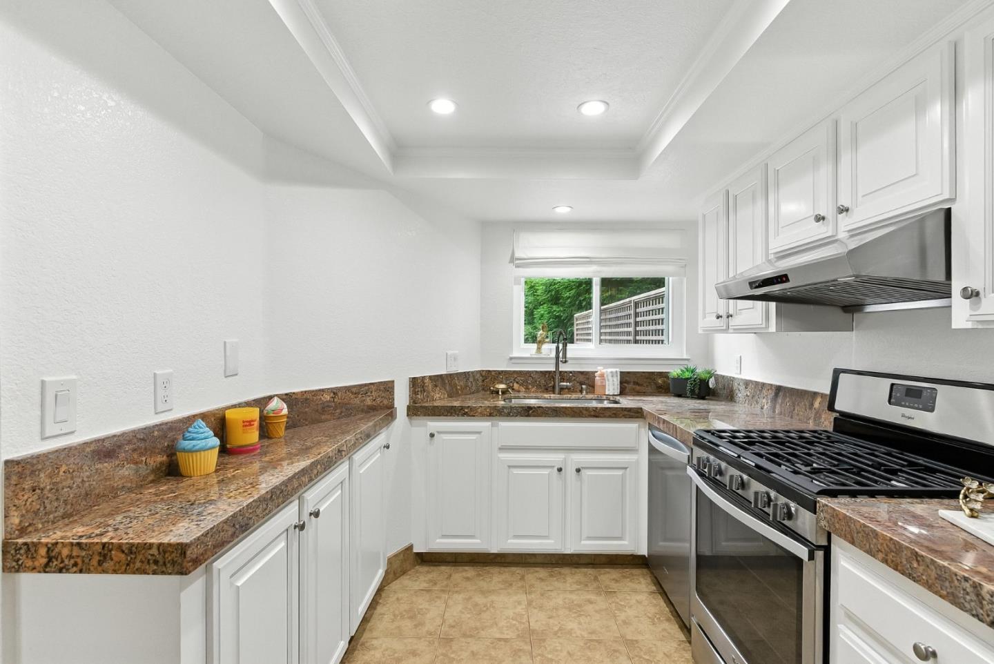 Detail Gallery Image 7 of 32 For 3101 Erin Ln, Santa Cruz,  CA 95065 - 2 Beds | 2/1 Baths