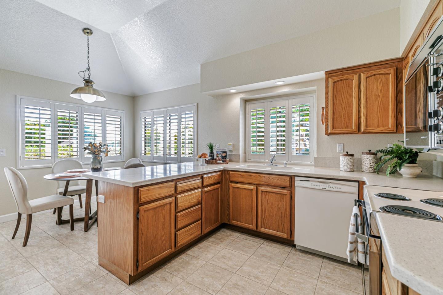 Detail Gallery Image 5 of 41 For 7530 Morevern Cir, San Jose,  CA 95135 - 2 Beds | 2/1 Baths