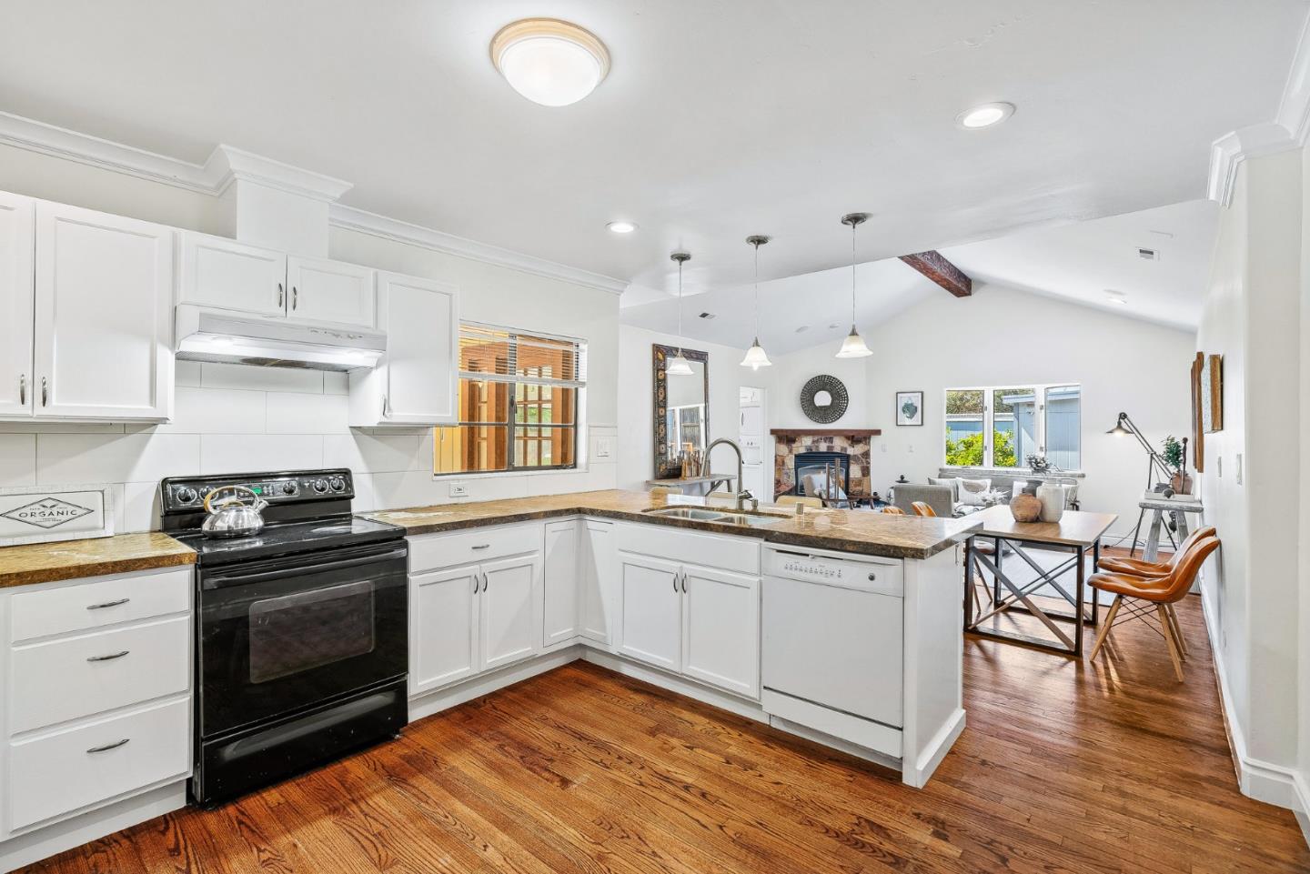 Detail Gallery Image 12 of 69 For 68 Live Oak Rd, Royal Oaks,  CA 95076 - 4 Beds | 3 Baths