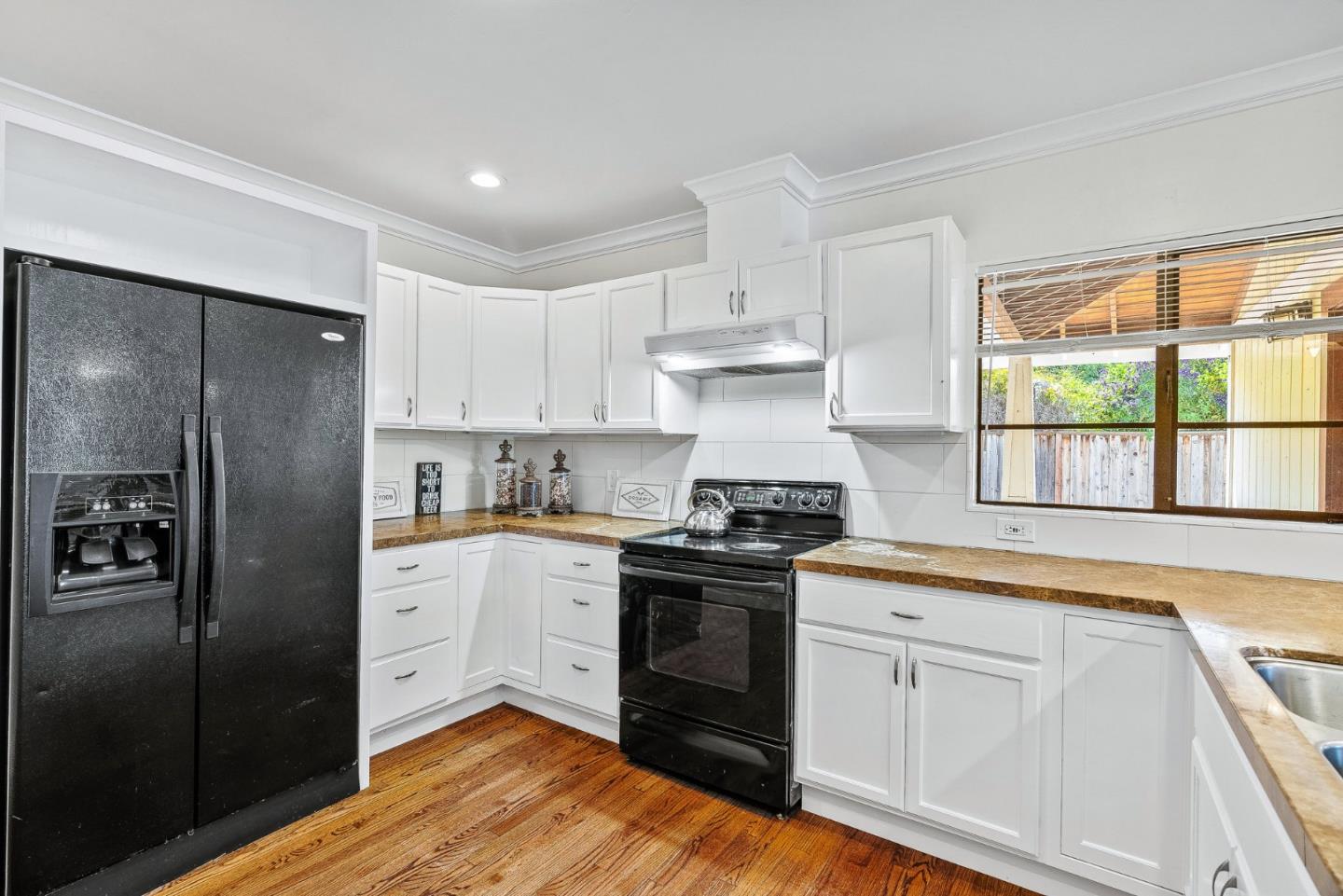 Detail Gallery Image 13 of 69 For 68 Live Oak Rd, Royal Oaks,  CA 95076 - 4 Beds | 3 Baths