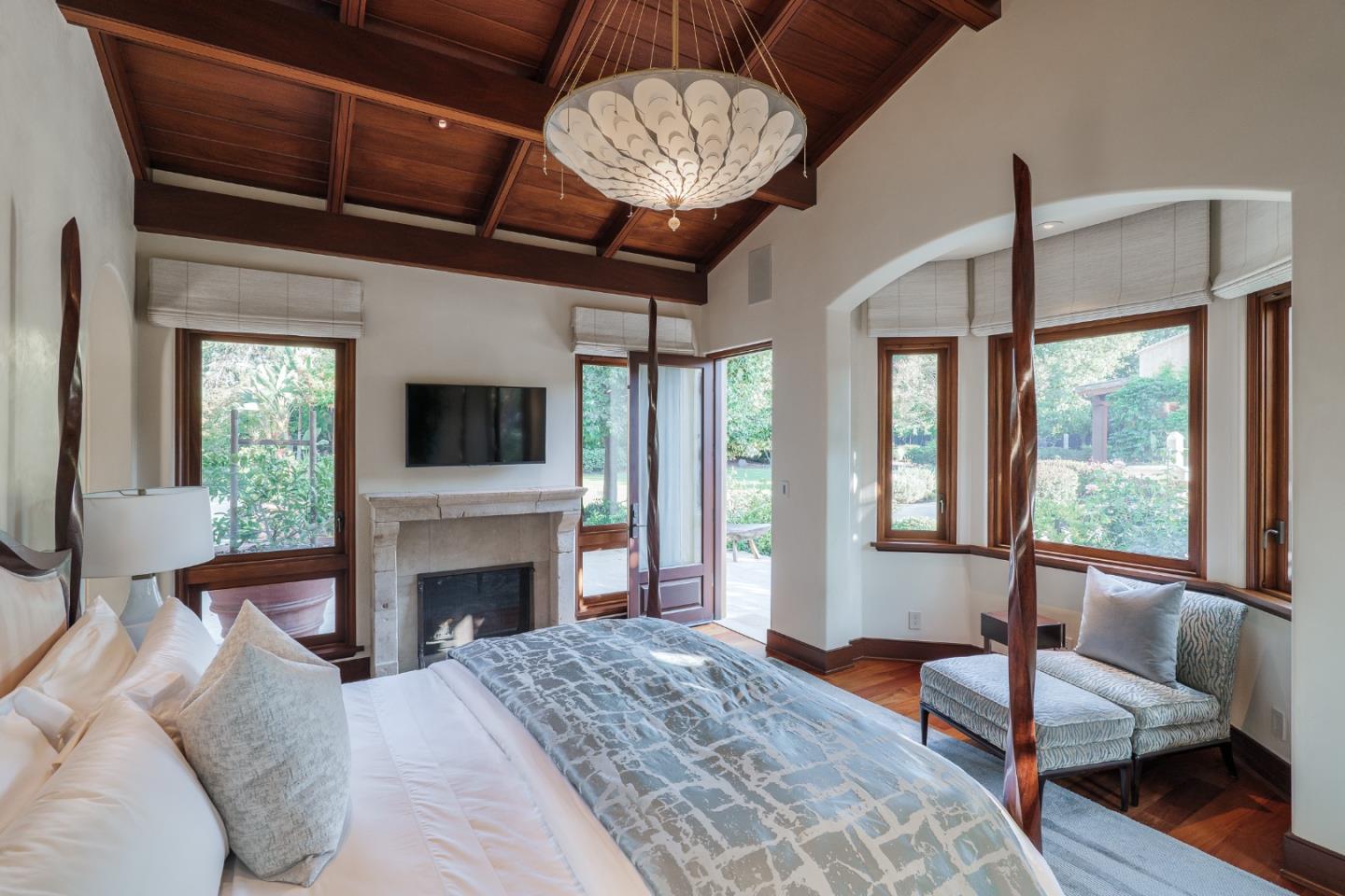 Detail Gallery Image 22 of 49 For 995 Matadero Ave, Palo Alto,  CA 94306 - 4 Beds | 4/2 Baths