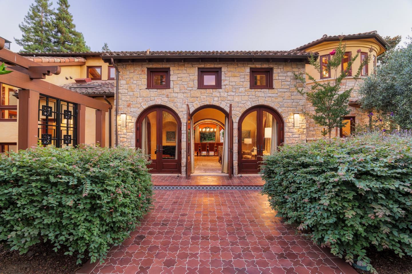Detail Gallery Image 5 of 49 For 995 Matadero Ave, Palo Alto,  CA 94306 - 4 Beds | 4/2 Baths