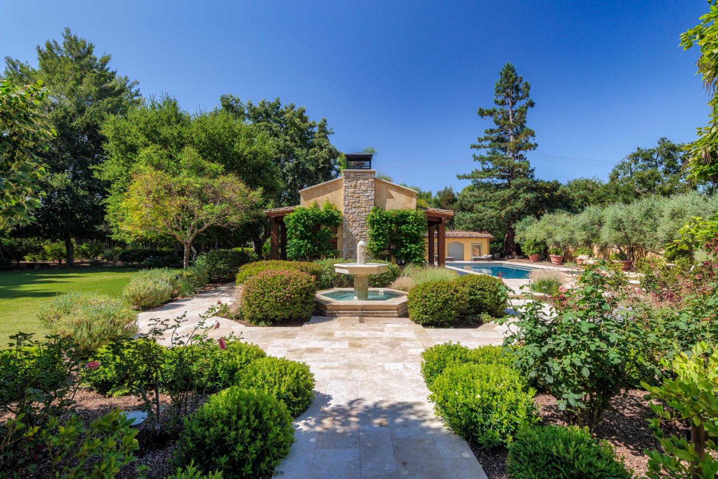 Detail Gallery Image 8 of 49 For 995 Matadero Ave, Palo Alto,  CA 94306 - 4 Beds | 4/2 Baths