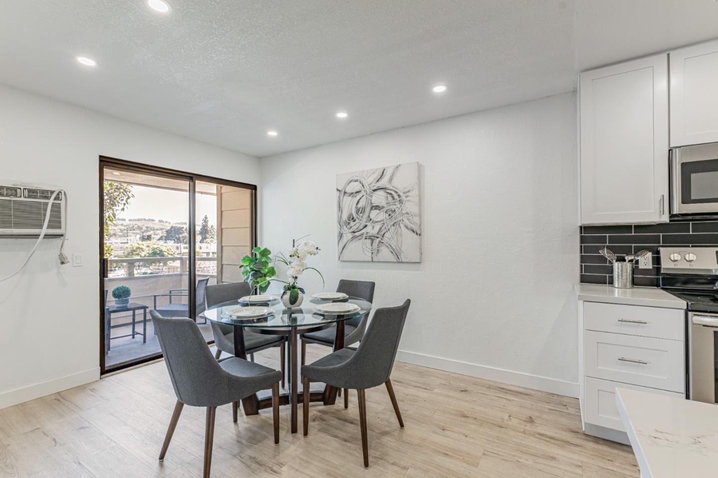 Detail Gallery Image 17 of 45 For 2077 Washington Ave #302,  San Leandro,  CA 94577 - 2 Beds | 2 Baths