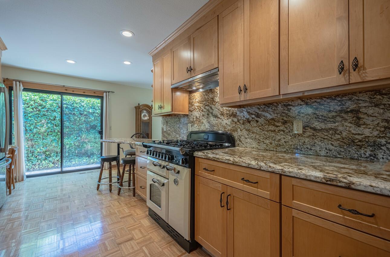 Detail Gallery Image 11 of 28 For 20 Woodside Pl, Carmel Valley,  CA 93924 - 2 Beds | 2 Baths