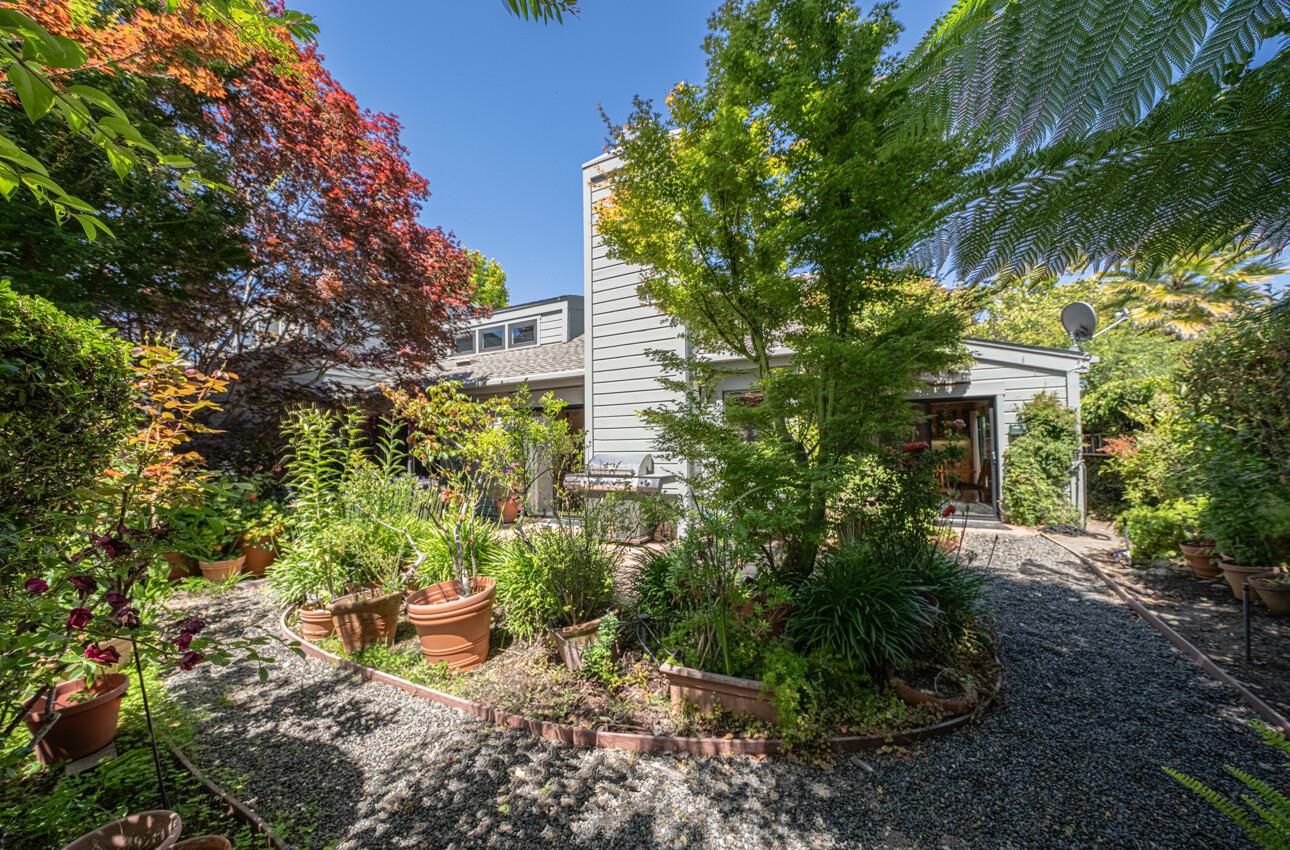 Detail Gallery Image 23 of 28 For 20 Woodside Pl, Carmel Valley,  CA 93924 - 2 Beds | 2 Baths