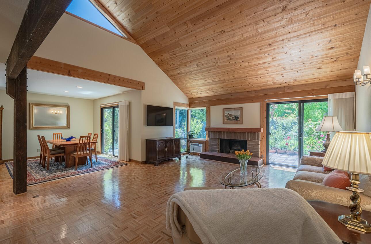 Detail Gallery Image 5 of 28 For 20 Woodside Pl, Carmel Valley,  CA 93924 - 2 Beds | 2 Baths