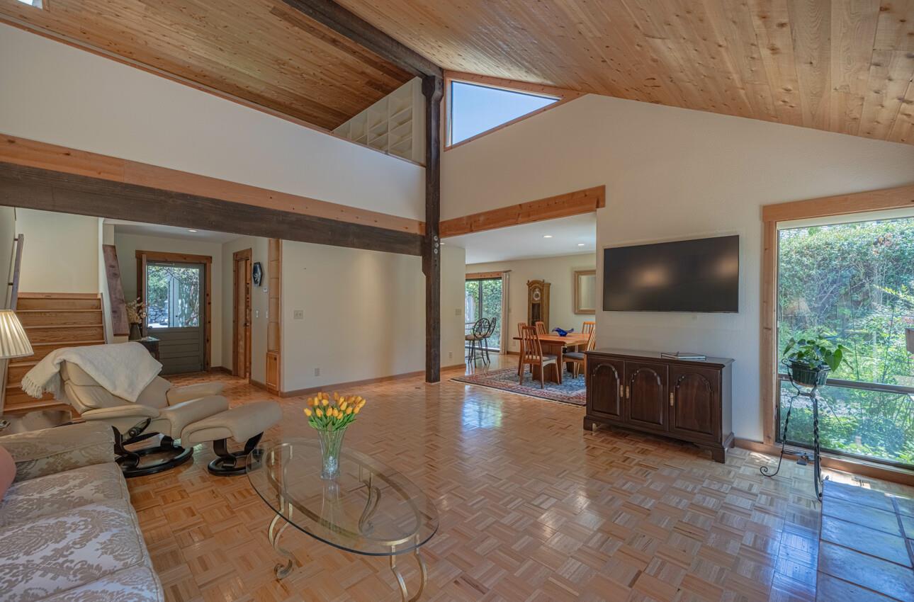 Detail Gallery Image 7 of 28 For 20 Woodside Pl, Carmel Valley,  CA 93924 - 2 Beds | 2 Baths