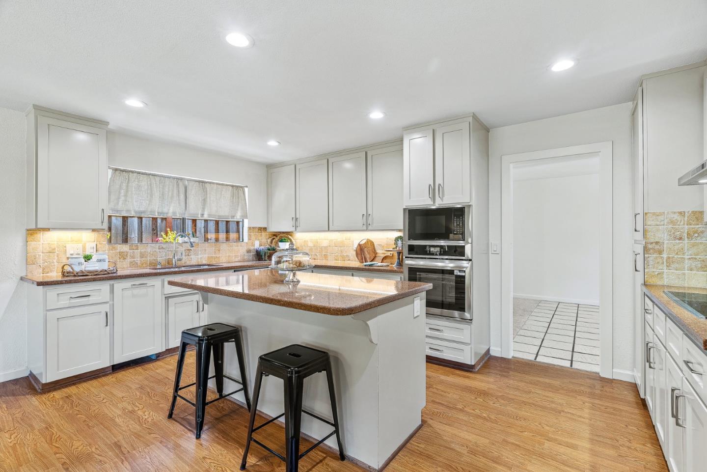 Detail Gallery Image 14 of 47 For 14530 De Anza Ct, Morgan Hill,  CA 95037 - 3 Beds | 2 Baths