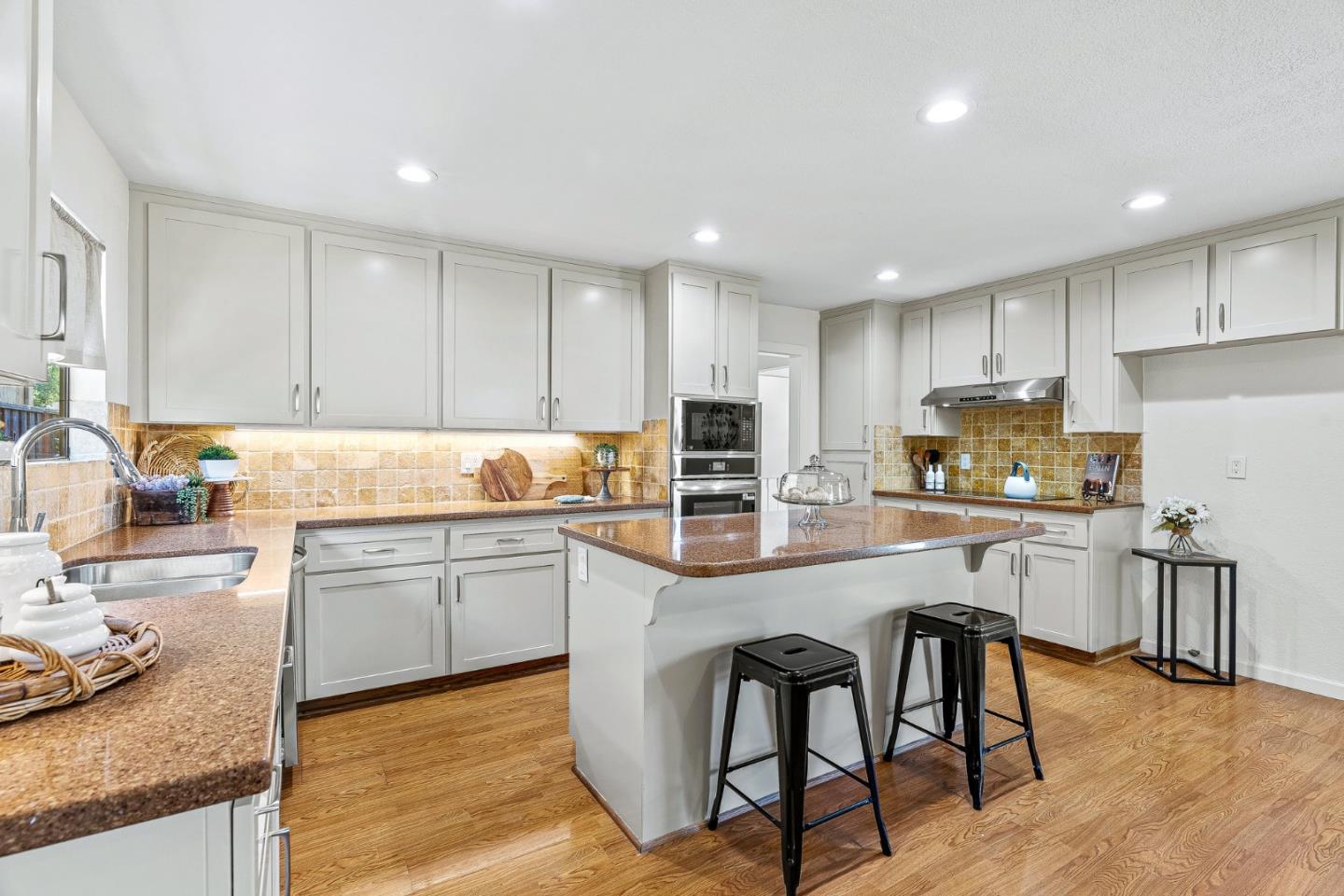 Detail Gallery Image 15 of 47 For 14530 De Anza Ct, Morgan Hill,  CA 95037 - 3 Beds | 2 Baths