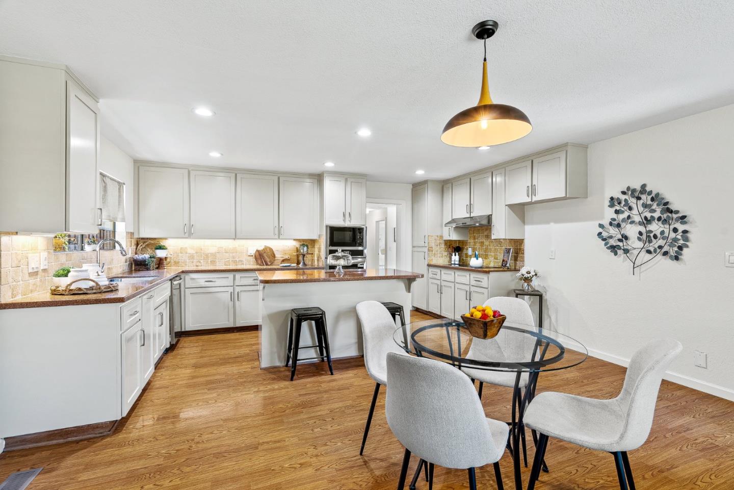 Detail Gallery Image 17 of 47 For 14530 De Anza Ct, Morgan Hill,  CA 95037 - 3 Beds | 2 Baths