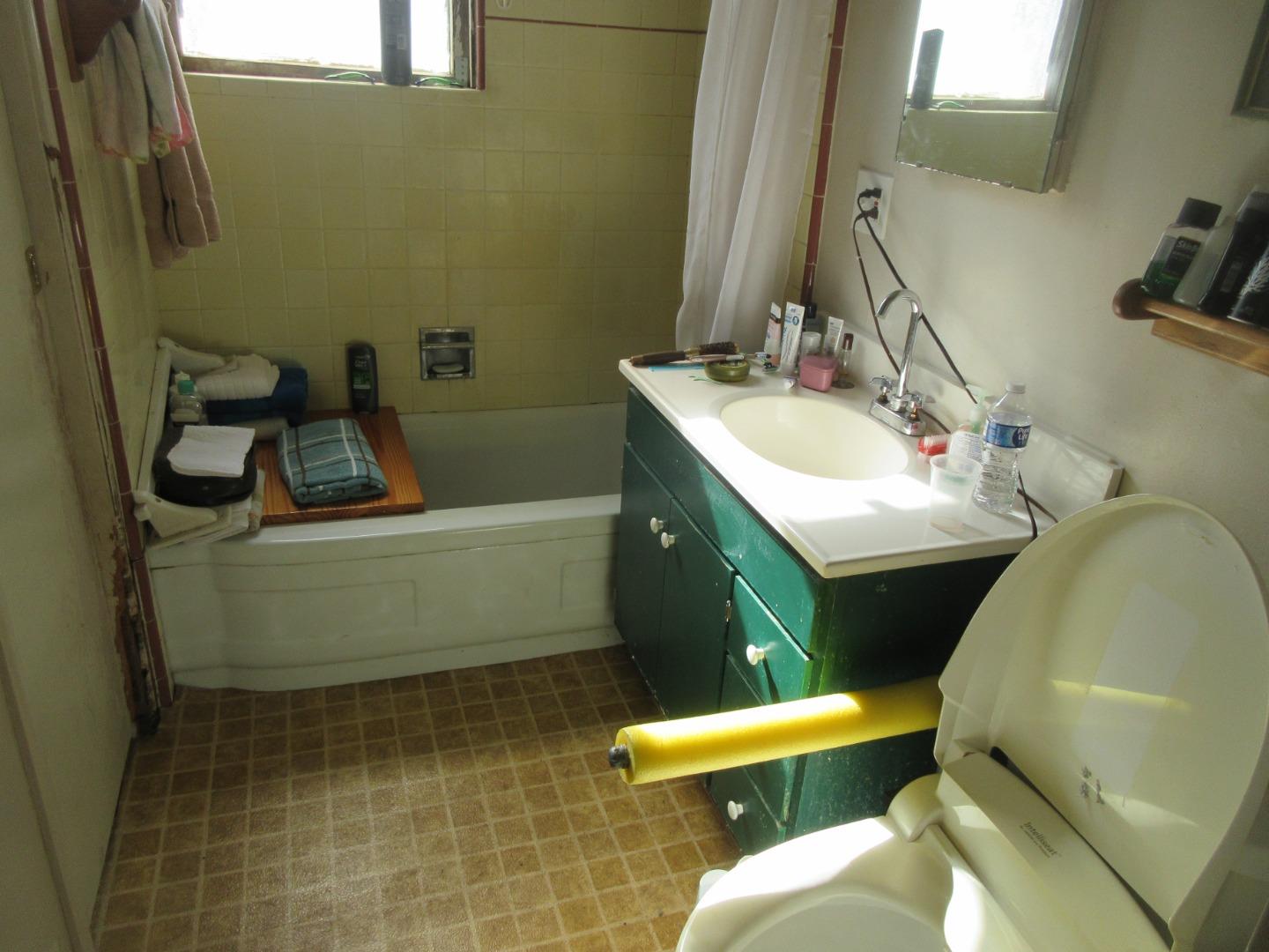 Detail Gallery Image 5 of 9 For 14872 Bronson Ave, San Jose,  CA 95124 - 2 Beds | 1 Baths