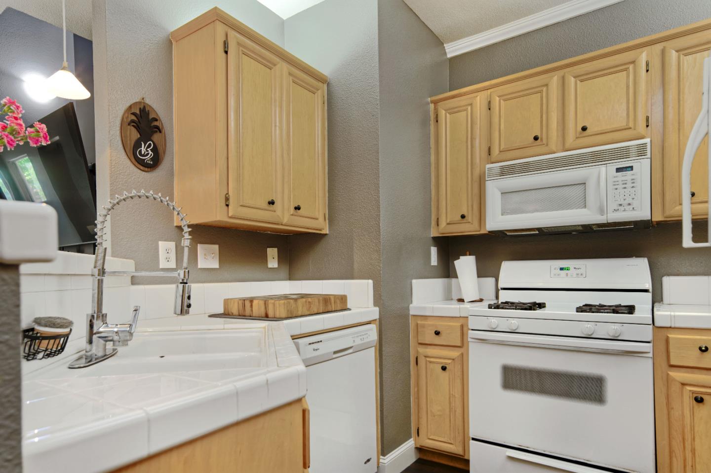 Detail Gallery Image 11 of 25 For 1021 Chagall Way, San Jose,  CA 95138 - 1 Beds | 1/1 Baths
