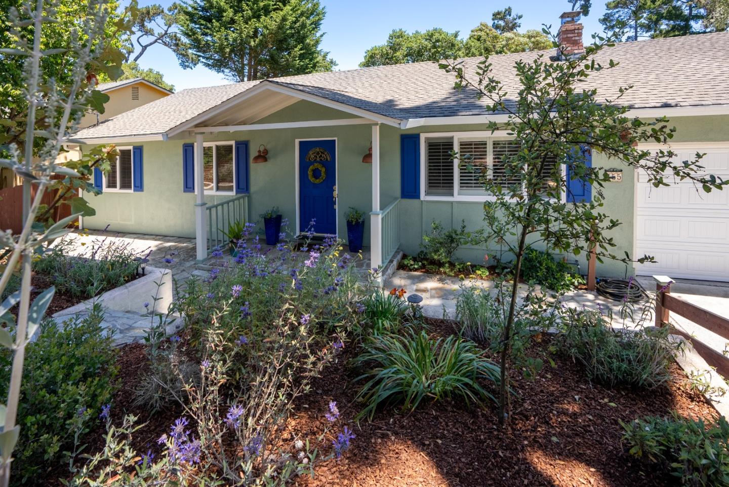Detail Gallery Image 3 of 29 For 455 San Bernabe Dr, Monterey,  CA 93940 - 3 Beds | 2 Baths