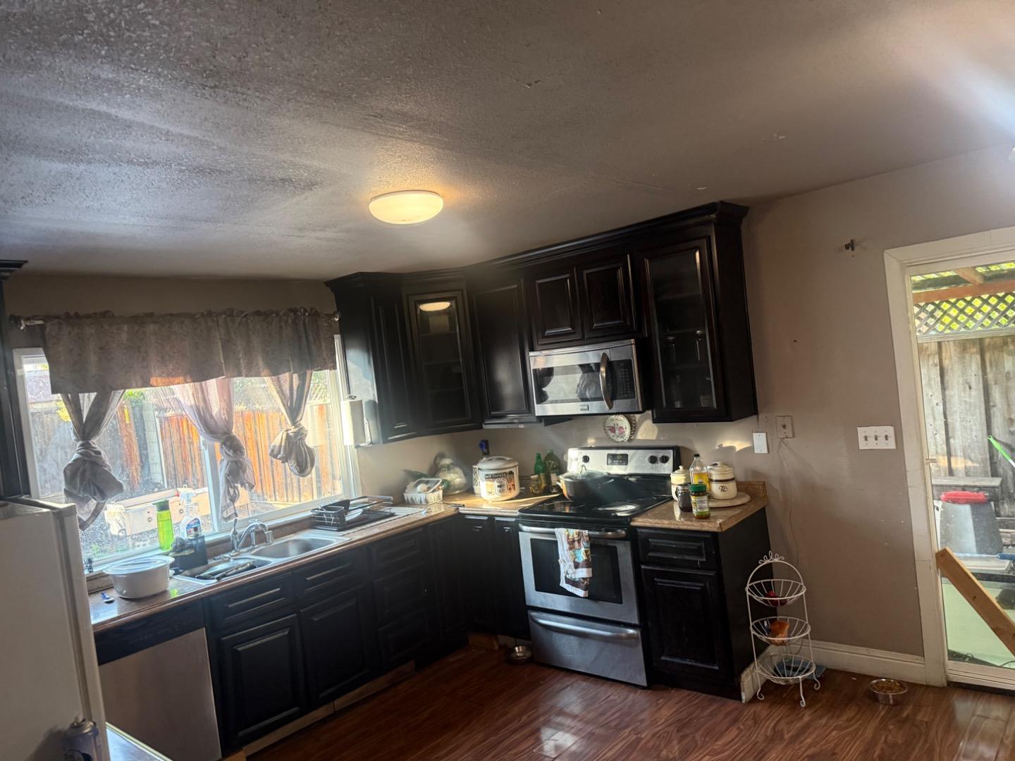 Detail Gallery Image 11 of 14 For 3359 Rocky Mountain Dr, San Jose,  CA 95127 - 3 Beds | 2 Baths