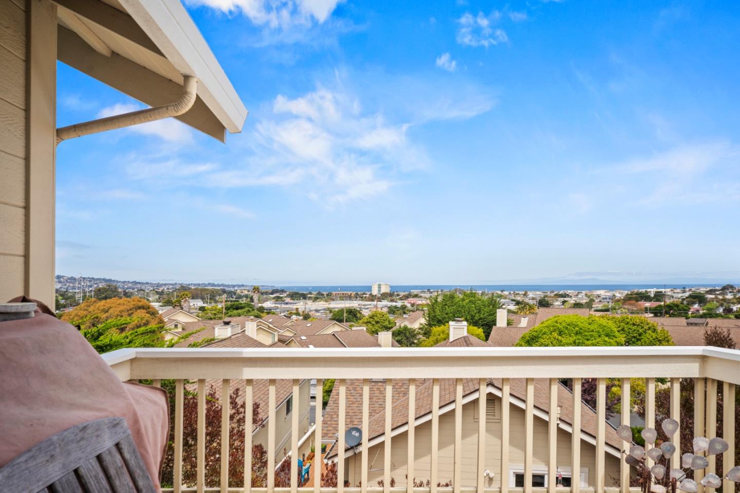 Detail Gallery Image 12 of 40 For 1051 Highlander Dr, Seaside,  CA 93955 - 2 Beds | 2/1 Baths