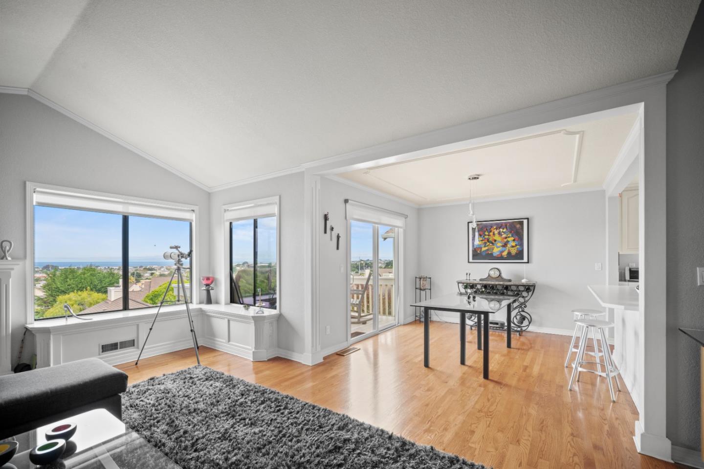 Detail Gallery Image 2 of 40 For 1051 Highlander Dr, Seaside,  CA 93955 - 2 Beds | 2/1 Baths