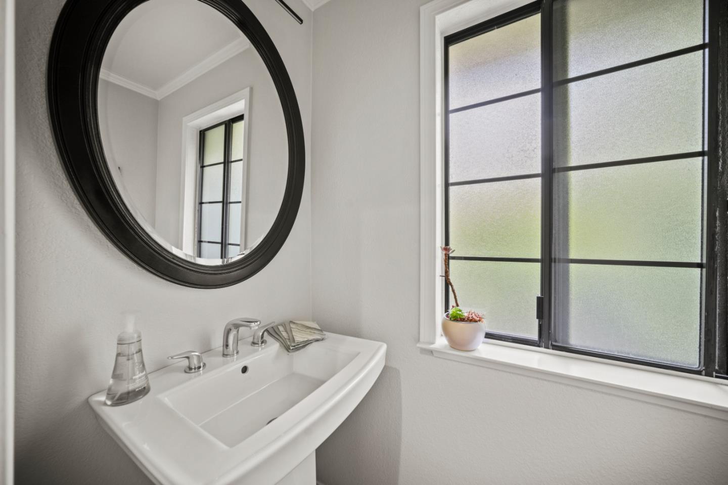 Detail Gallery Image 23 of 40 For 1051 Highlander Dr, Seaside,  CA 93955 - 2 Beds | 2/1 Baths