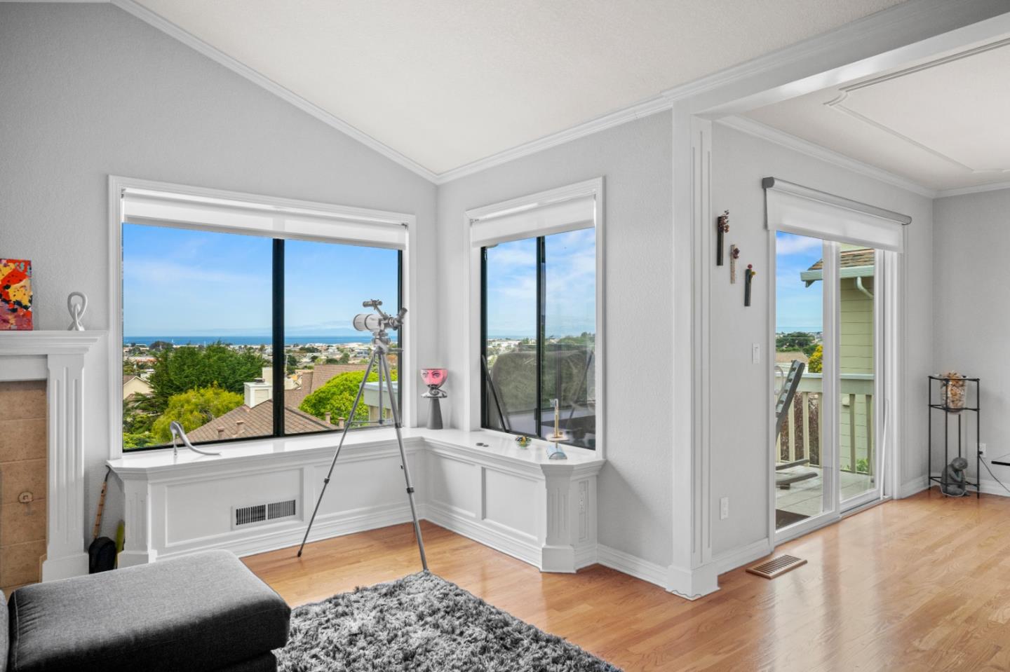 Detail Gallery Image 3 of 40 For 1051 Highlander Dr, Seaside,  CA 93955 - 2 Beds | 2/1 Baths