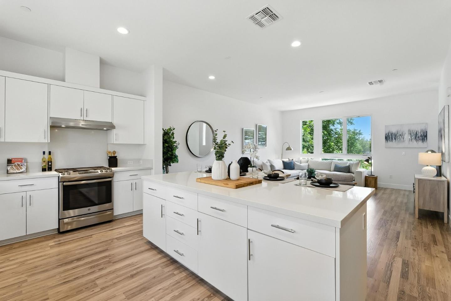 Detail Gallery Image 2 of 30 For 7997 Regional Cmn, Dublin,  CA 94568 - 2 Beds | 2/1 Baths