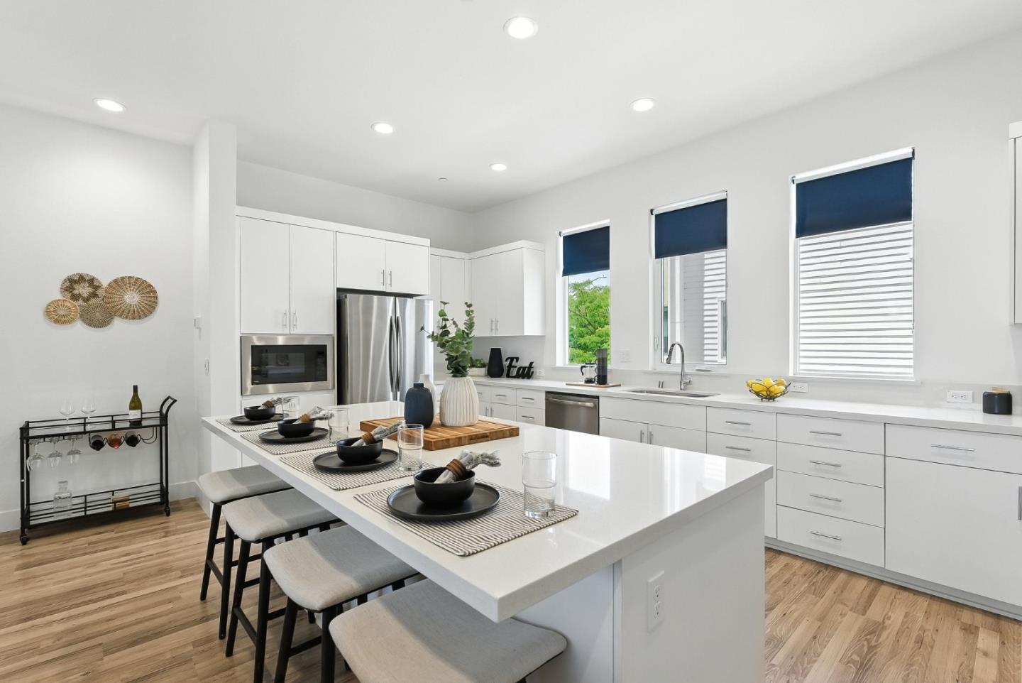 Detail Gallery Image 7 of 30 For 7997 Regional Cmn, Dublin,  CA 94568 - 2 Beds | 2/1 Baths