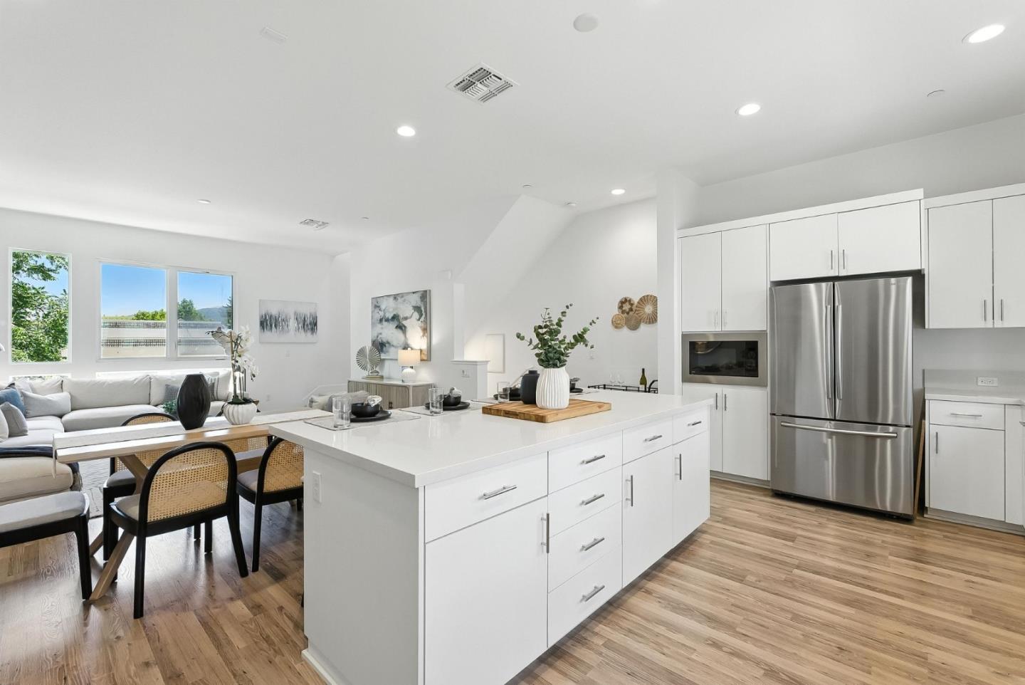 Detail Gallery Image 8 of 30 For 7997 Regional Cmn, Dublin,  CA 94568 - 2 Beds | 2/1 Baths