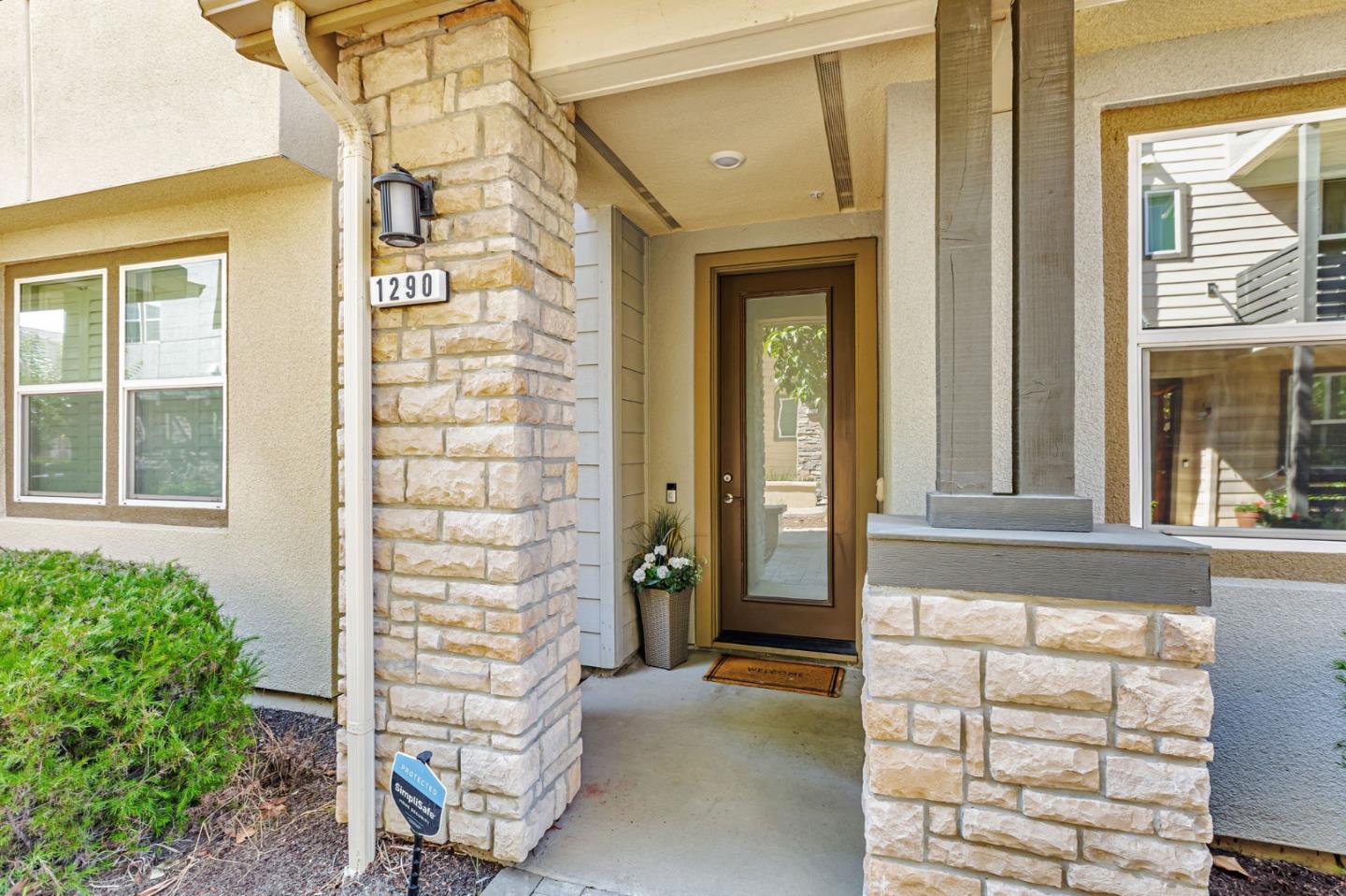 Detail Gallery Image 4 of 46 For 1290 Milkweed St, Milpitas,  CA 95035 - 3 Beds | 3/1 Baths