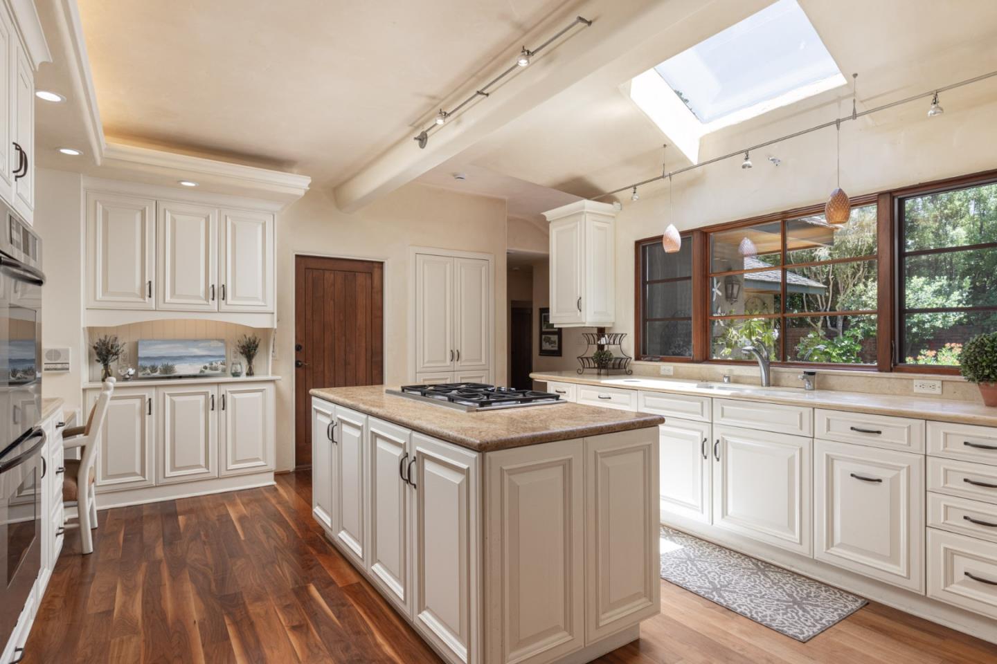 Detail Gallery Image 10 of 29 For 3093 Hacienda Dr, Pebble Beach,  CA 93953 - 4 Beds | 3 Baths