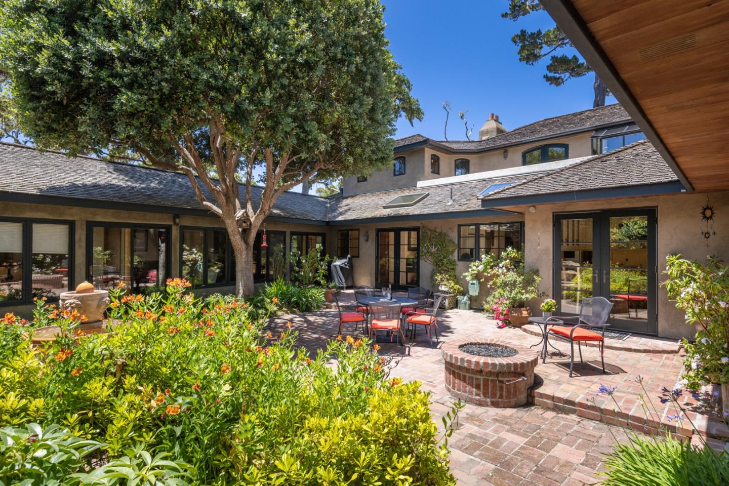 Detail Gallery Image 13 of 29 For 3093 Hacienda Dr, Pebble Beach,  CA 93953 - 4 Beds | 3 Baths