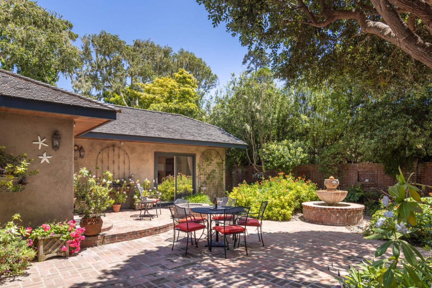 Detail Gallery Image 14 of 29 For 3093 Hacienda Dr, Pebble Beach,  CA 93953 - 4 Beds | 3 Baths