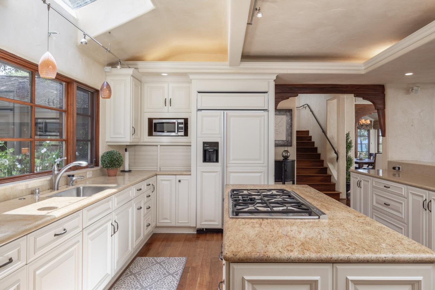 Detail Gallery Image 9 of 29 For 3093 Hacienda Dr, Pebble Beach,  CA 93953 - 4 Beds | 3 Baths