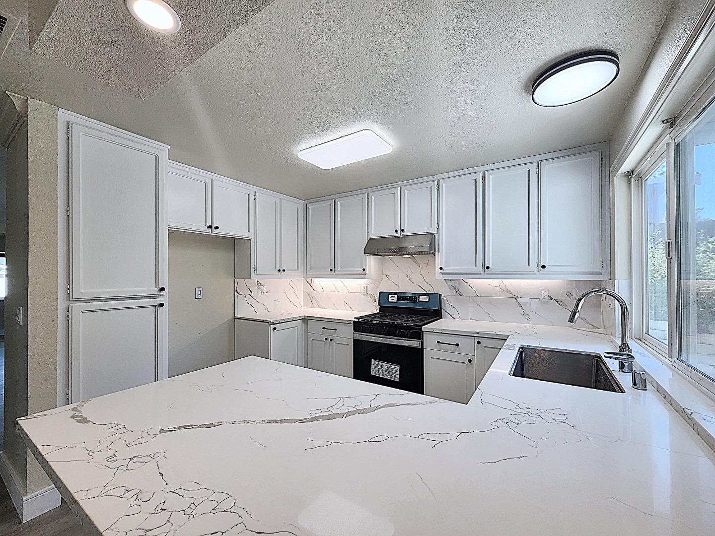 Detail Gallery Image 3 of 46 For 2160 Clipper Ship Dr, Fairfield,  CA 94534 - 4 Beds | 2/1 Baths