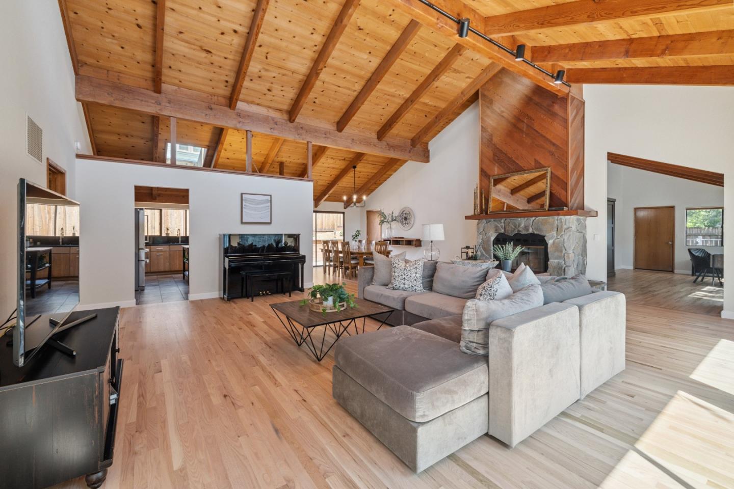 Detail Gallery Image 4 of 58 For 110 Kirkorian Ct, Scotts Valley,  CA 95066 - 3 Beds | 2 Baths
