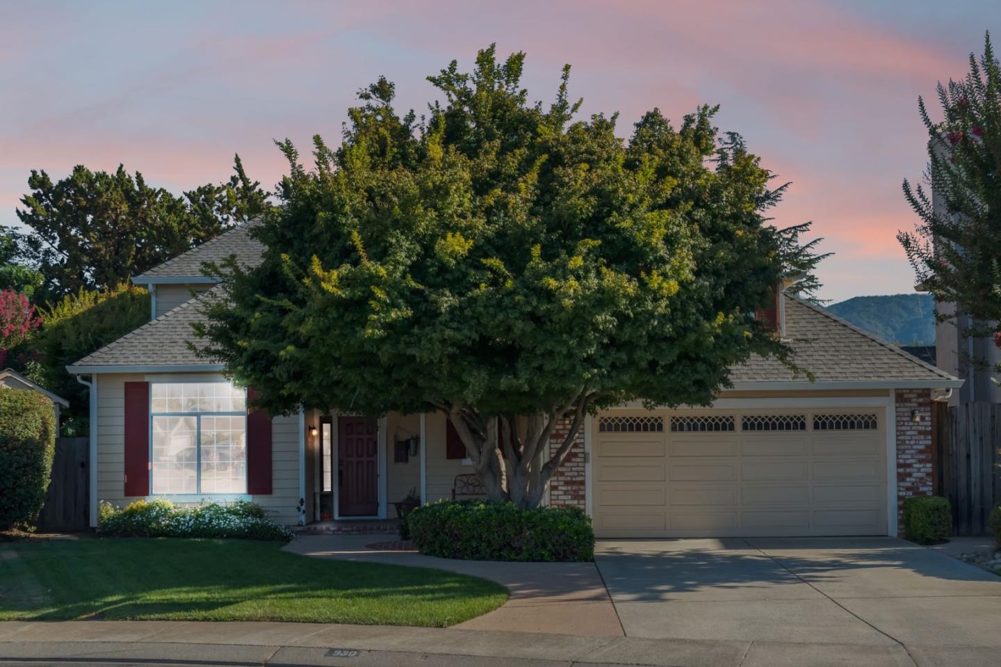 Detail Gallery Image 4 of 37 For 930 Hoesch Way, Gilroy,  CA 95020 - 5 Beds | 3 Baths