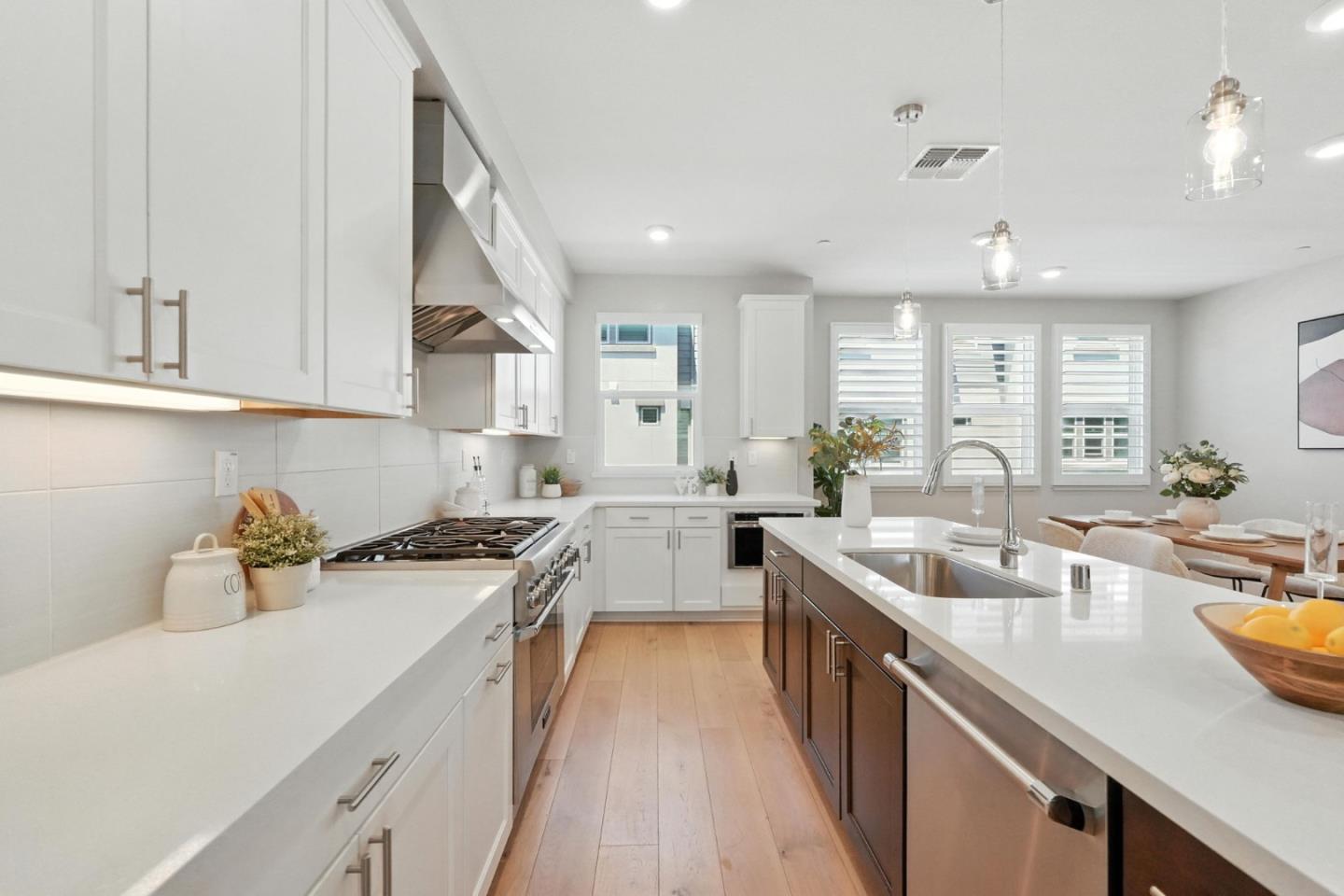 Detail Gallery Image 15 of 53 For 895 De Guigne Dr #2,  Sunnyvale,  CA 94085 - 4 Beds | 3/1 Baths