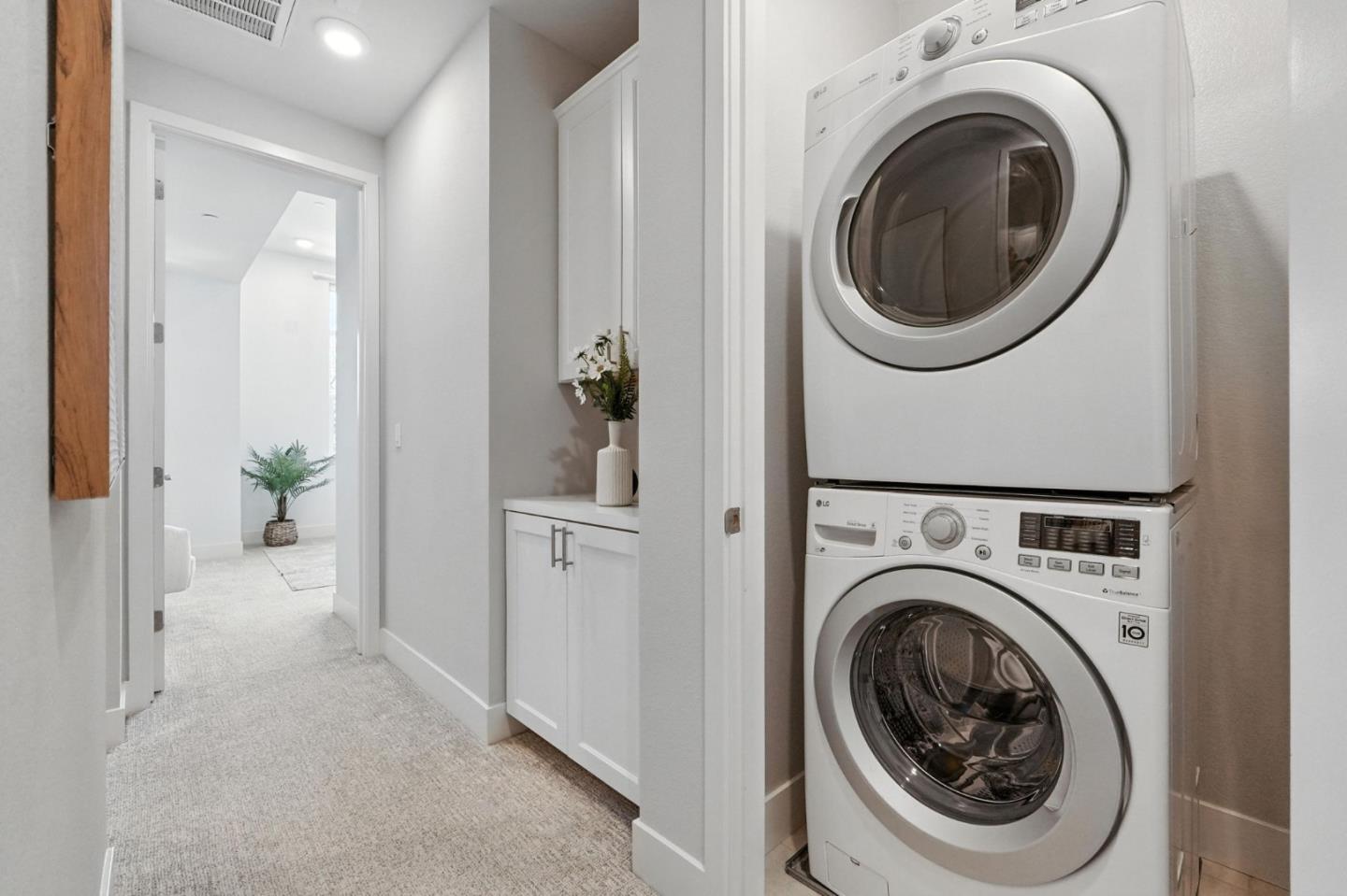 Detail Gallery Image 29 of 53 For 895 De Guigne Dr #2,  Sunnyvale,  CA 94085 - 4 Beds | 3/1 Baths